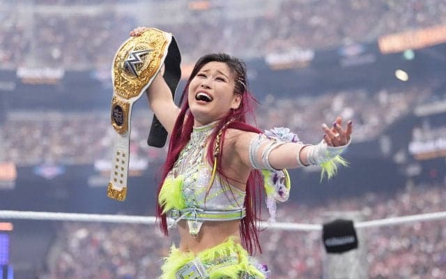 「ハッピーホリデー！」人気日本人女子レスラー、快進撃の1年を締めくくる“ゴージャス自撮りショット”に応援の声殺到
