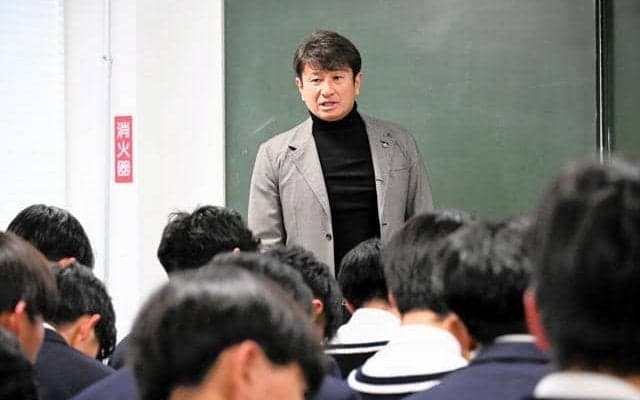 高校総体サッカーでV経験、広島観音の名監督が講演「何のために…」
