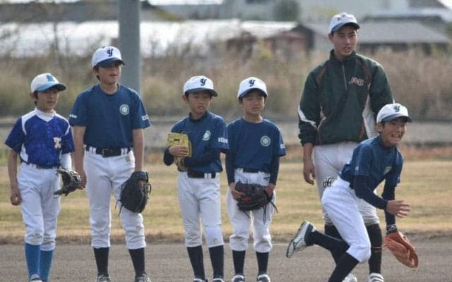 センバツ21世紀枠候補の高知農高が野球教室　児童からエールも