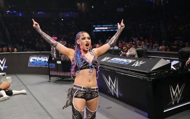 「私の愛するスター」日本人美女レスラー、すっぴんトレーニングウェア姿で“仁王立ち”お茶目な写真にファンほっこり