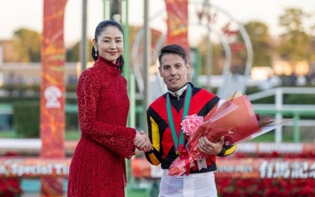 【有馬記念】長澤まさみがプレゼンターとして登場…中央競馬の総決算を彩る