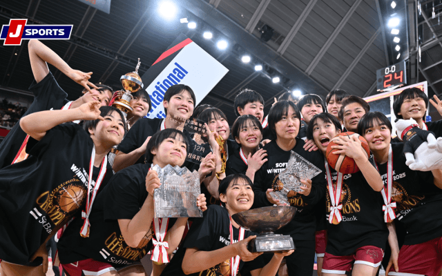 【ハイライト動画あり】ディフェンスを変え、歴史を変えた40分ーー大阪薫英女学院、ウインターカップ初制覇の舞台裏 | 高校バスケ ウインターカップ2025