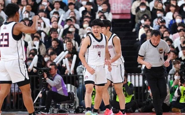 福大大濠がウインターカップ2連覇…東山を攻守に圧倒、高校バスケ2冠達成