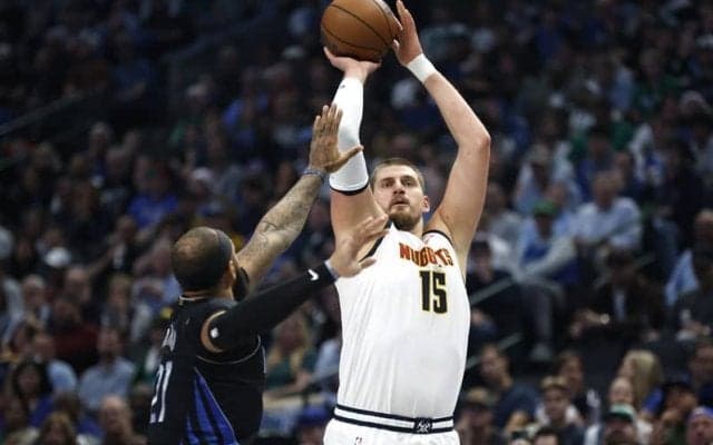 MVP候補ランキングでトップを走るニコラ・ヨキッチが直近3戦でNBA史上初のスタッツライン