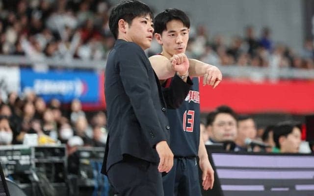 福大大濠・片峯コーチ「本当に自慢の3年生」“荒療治”経てウインターカップ連覇達成