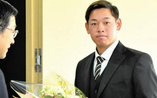 大商大からホークス、鈴木豪太投手「中継ぎで50登板こなす」と抱負