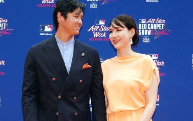 「ショーをさらったのは彼女だった」真夏の祭典の話題を独占した真美子夫人の“完璧な装い”米メディアを唸らせた日【ドジャース回顧録 vol.6】