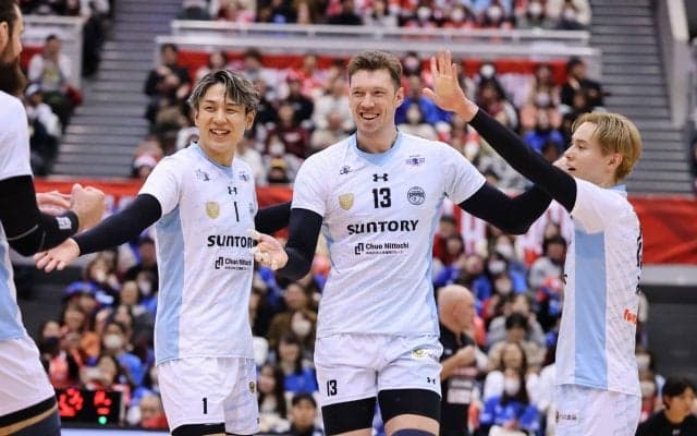 SVリーグ男子　年内最後の首位攻防戦はサントリーが連勝　