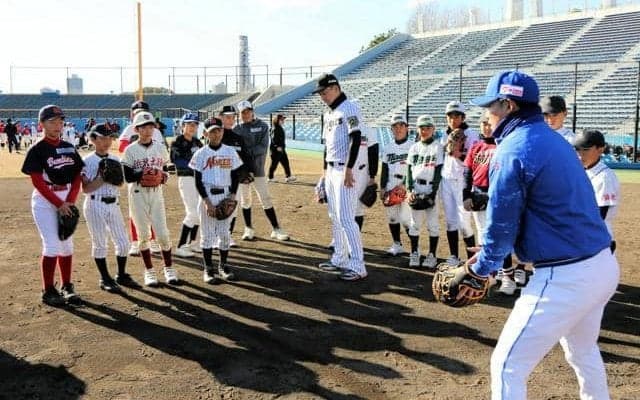 静岡出身のプロ野球選手が小学生に指導　阪神の岩崎選手ら