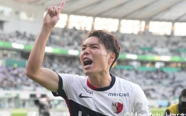 ｢めちゃオシャレ！｣鹿島優勝に貢献“和製アザール”のお洒落な私服ショット満載のロンドン旅に反響！｢服が全部可愛い｣｢色使いが素敵ね｣｢ベイカーストリートやーん｣