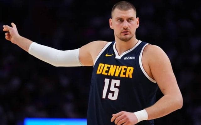 ナゲッツに大打撃…大黒柱ニコラ・ヨキッチが左ヒザ負傷で最低4週間の離脱