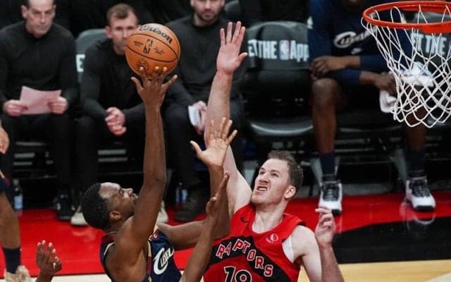 ラプターズの先発センター、ヤコブ・パートルが背中の治療継続のため最低1週間を欠場へ