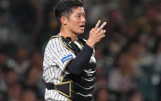 「僕には審判と戦っているように見えた」--坂本誠志郎が仲間を問い正した甲子園のベンチ裏　独走Vを支えた女房役の存在感【阪神】