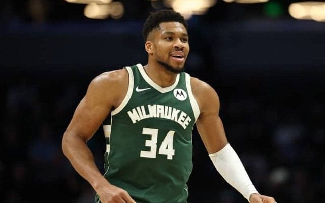 ヤニス・アデトクンボが30得点、10リバウンド、5アシストの通算試合数でNBA新記録を樹立