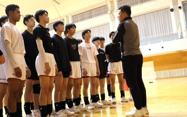 内定取消し、東山高から運命の電話、そしてサッカー部の監督⁉ 福岡大附大濠高の前園洋行監督が春高をつかむまで【インタビュー後編】