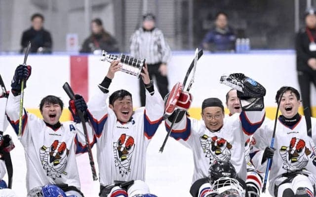 ８連覇！アイスホッケーの全国クラブ選手権大会で長野サンダーバーズが優勝