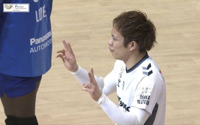 男子バレー、選手1人がスポットライト独占の珍光景「他の選手は影が薄いんですけど…」実況驚き