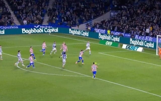 「それ止められるんか？」久保建英、コースを狙った完璧ショット炸裂も「人外」「体伸びたんじゃね」名手オブラクの超反応セーブに阻まれファン衝撃