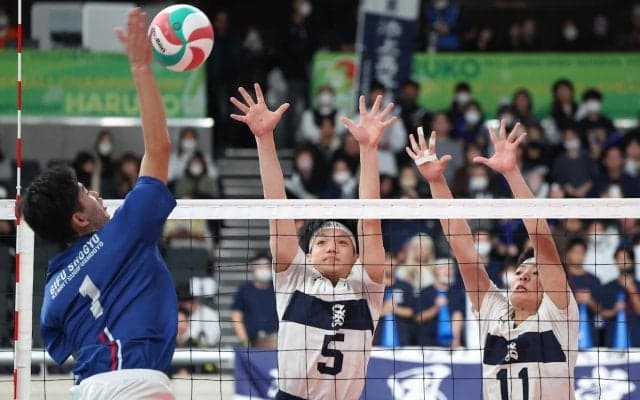 2年ぶり出場の添上、攻撃の決め手欠きストレート負け　ブロックに苦戦　春高バレー