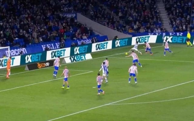 久保建英、守備3枚をブチ抜く神ドリブルにスタジアム喝采「コンディション完全に戻ってる」ゴリゴリ縦突破→グラウンダーパスで決定機演出の瞬間