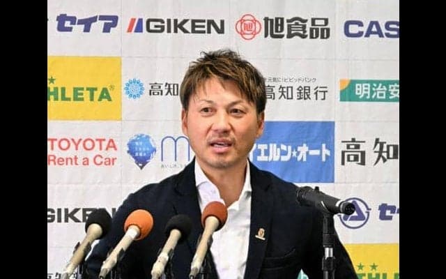 「選手が輝けるよう指導したい」高知ユナイテッド吉本新監督が抱負
