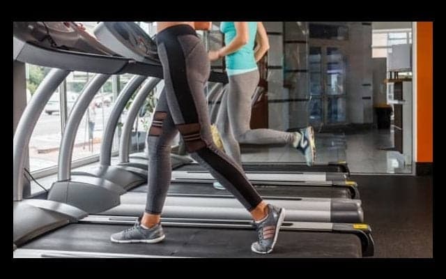 カギは肩甲骨！理学療法士直伝のストレッチダイエットで肩こりともサヨナラ！？