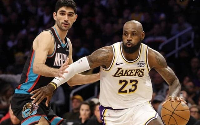 レブロン・ジェームズがシーズンとプレーオフの合計アシスト数でNBA歴代2位に