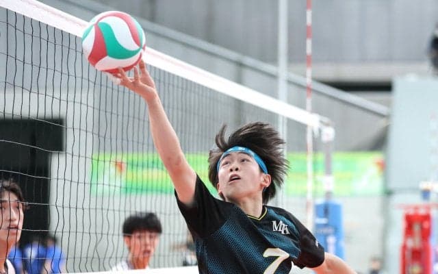 松本国際が鬼門の初戦突破　配置転換のセッター、代役1年生・清水瑛太も躍動　春高バレー