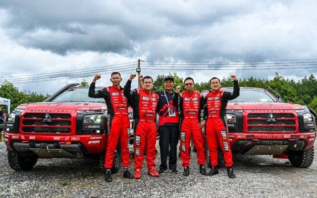 三菱自動車が東京オートサロンでAXCRを制したトライトンを展示。選手トークショーも