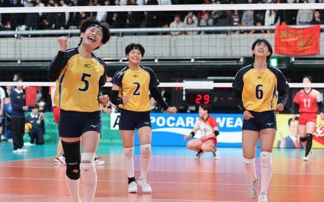 春高バレー　近江兄弟社「力を抜いて」3年生の声掛けに1年・本村が躍動、接戦制した！