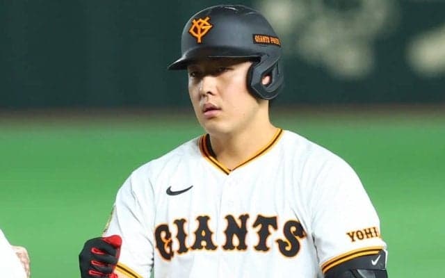 岡本和真、英語で会見「全力を尽くします」　ブ軍入り決め手は娘の“一言”「かわいい」