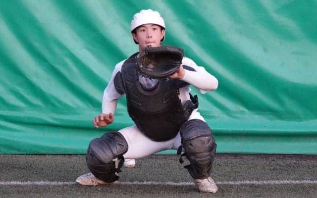 ブロッキング上達の鍵は「前に出ない」　強豪校が実践…ボールの勢いを吸収する“垂直落下”