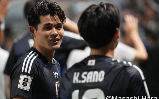 ｢佐野航大思った以上に香川信者だな｣欧州市場注目の22歳日本代表MFが“憧れの先輩”とサプライズ初対面！｢一生忘れない思い出｣のランチ会も！｢反応可愛いすぎる｣
