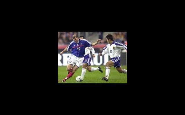 【サッカー事件簿】「このままだと......」明神智和は惨敗したフランス戦後に「出ないほうがよかった」と落ち込んだ