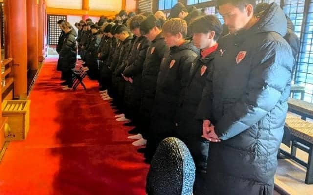 今季こそ優勝を　八坂神社で飛躍祈願　Jリーグ・京都サンガの選手ら