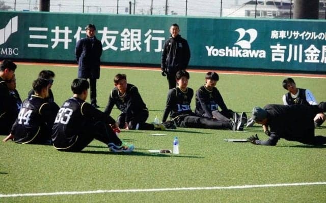 異例のドラ1不在…鷹の新人合同自主トレがスタート　佐々木麟太郎の入団は未定、計12人が始動