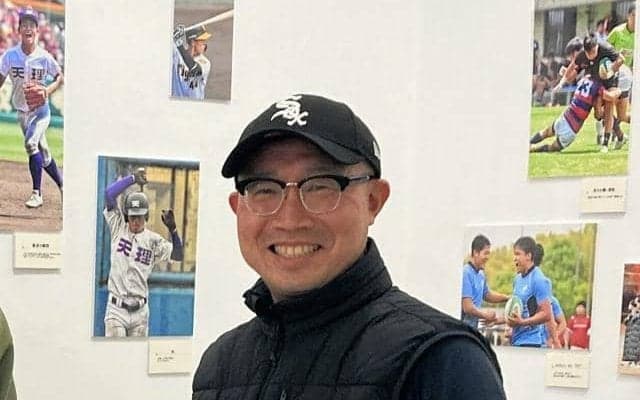学生野球のカメラマンは警察官　人気呼び、2度目の個人写真展を開催