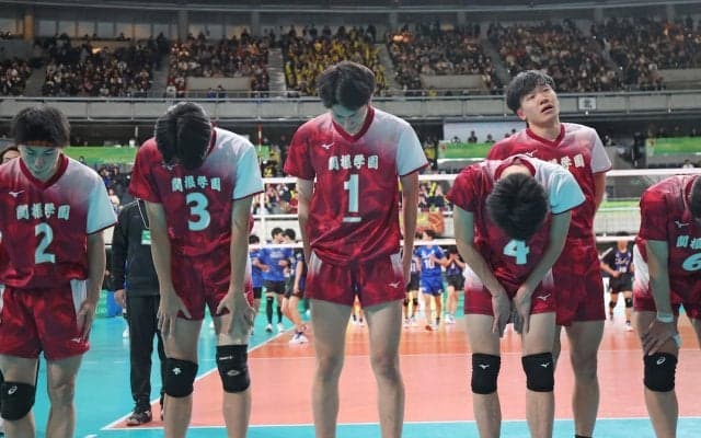 初出場の新潟・関根学園、初勝利に一歩届かず　右肩に痛み…エース竹田号泣　春高バレー