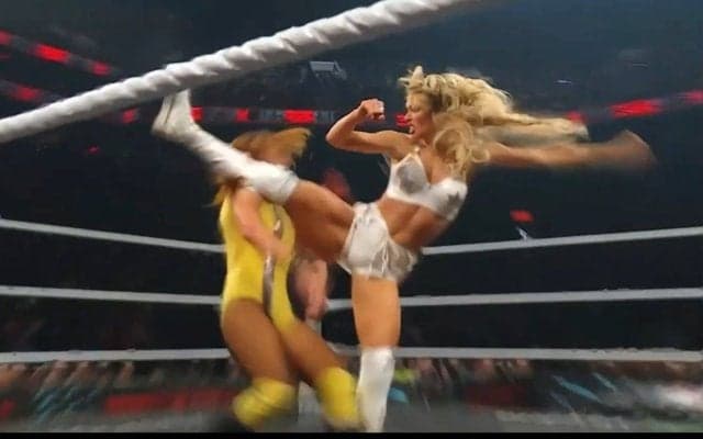 「足なげぇ」元チアの美女レスラー、“大開脚”から美脚スピンキック 規格外のスタイルに「足の長さは武器」驚嘆の声