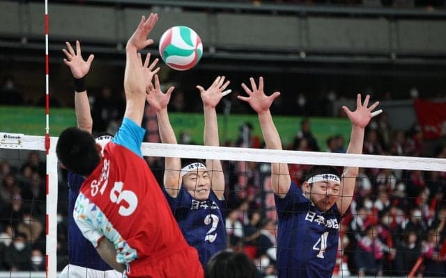 春高バレー　日本航空、佐賀学園にストレート勝ち　エース前嶋巽「第2セットで流れがあっちに行ったとき、自分がしっかり決め切ると思っていた」