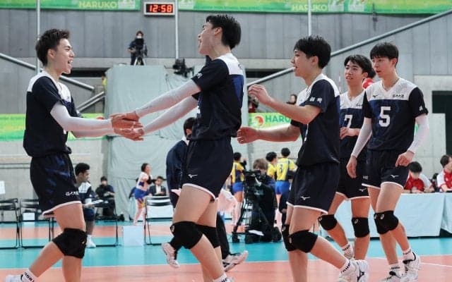 春高バレー　福岡大大濠、ストレート勝ち　昨年末バスケ部優勝の舞台での勝利に大久保駿主将「流れをつくってくれたので、あとは自分たちがやるだけ」