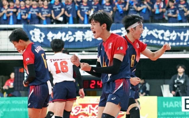 春高バレー　東山の2年生エース岩田怜緯、流れ呼び込んだ！「こんなに観客が入っているのは初めてで、楽しさも緊張も感じた」