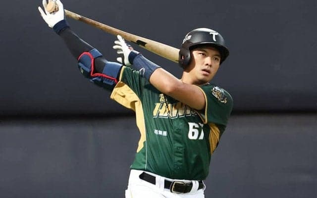 独学で日本語勉強→台湾球団で初代GMに　両国を結ぶ架け橋へ…掲げた「日台融合」