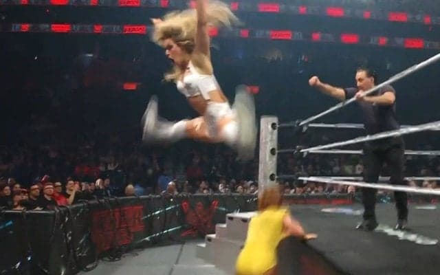 元チアの美女レスラー、場外で“規格外”の身体能力を発揮 「チアリーダーは日本で思われている以上にフィジカルエリート」