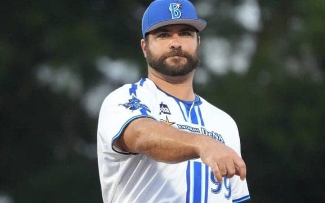 美人妻と熱いキス　DeNA自由契約から2か月…元助っ人が幸せ報告、米喝采「ビューティフル」