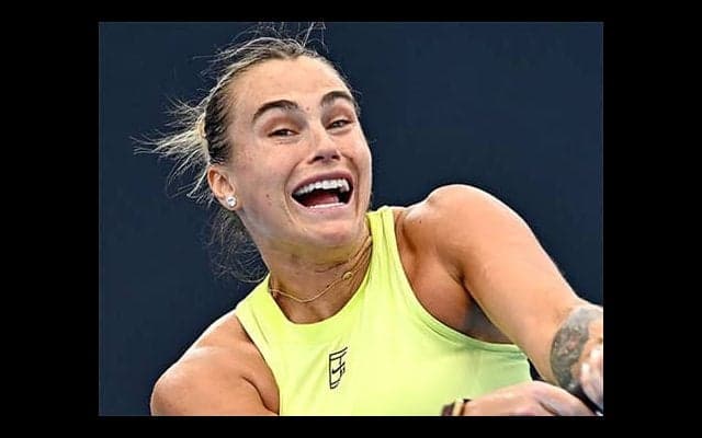  世界1位 快勝で4年連続8強 