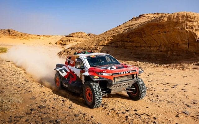 ダカール2026 ステージ4：最初のマラソンステージの前半を終え、TGR W2RCのヘンク・ラテガンが首位に浮上