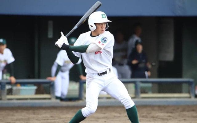 専大松戸のリードオフマン・石崎は元阪神のスーパースターを彷彿、ムチのような打撃で横浜戦勝利呼ぶ【高校野球界の逸材】
