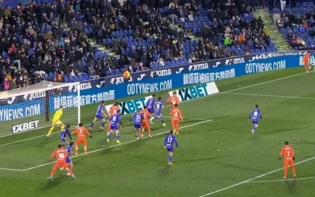 「声出ちゃったよ」久保建英、高精度すぎるレインボーパスが話題沸騰「別格」「完璧なボール」完璧軌道のCKで劇的勝利に導く神アシストの瞬間