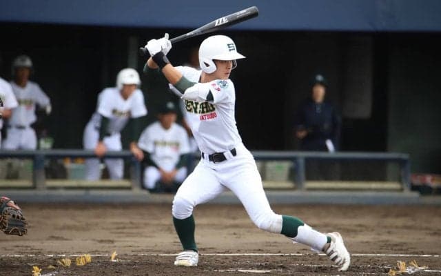 専大松戸の長谷川は170センチの「スラッガー」、千葉県大会では打率5割、関東大会では1発もマーク【高校野球界の逸材】
